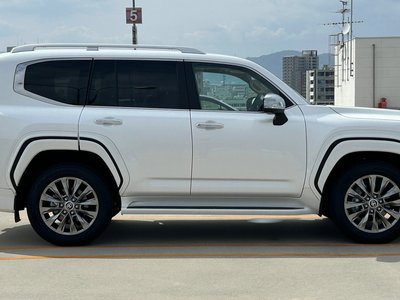 TOYOTA LAND CRUISER 300 - 3