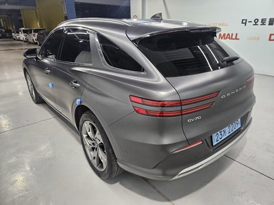 GENESIS ELECTRIFIED GV70 - 3