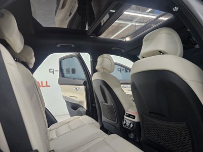 GENESIS ELECTRIFIED GV70 - 10