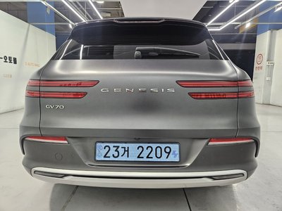 GENESIS ELECTRIFIED GV70 - 5