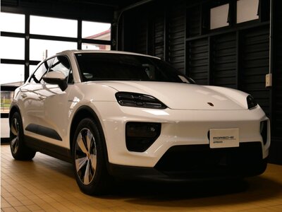 PORSCHE MACAN - 2