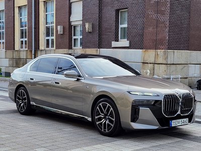 2023 BMW 7 SERIES photo 4