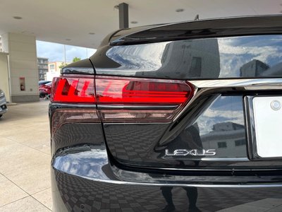 صورة مصغرة 27 لـ 2022 Lexus LS