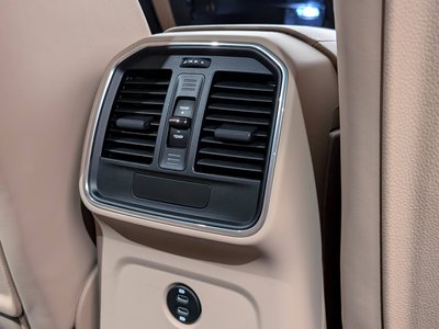 2023 Porsche MACAN thumbnail 34