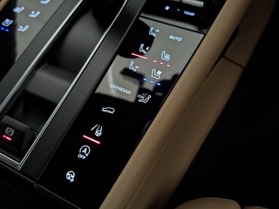 2023 Porsche MACAN thumbnail 23
