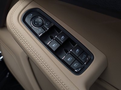 2023 Porsche MACAN thumbnail 32