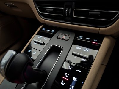 2023 Porsche MACAN thumbnail 17