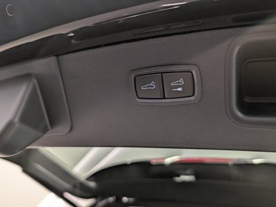 2023 Porsche MACAN thumbnail 38