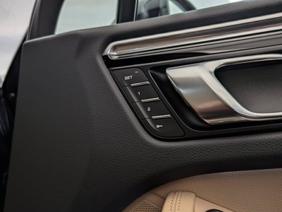 2023 Porsche MACAN thumbnail 31