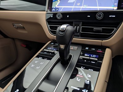 2023 Porsche MACAN thumbnail 18