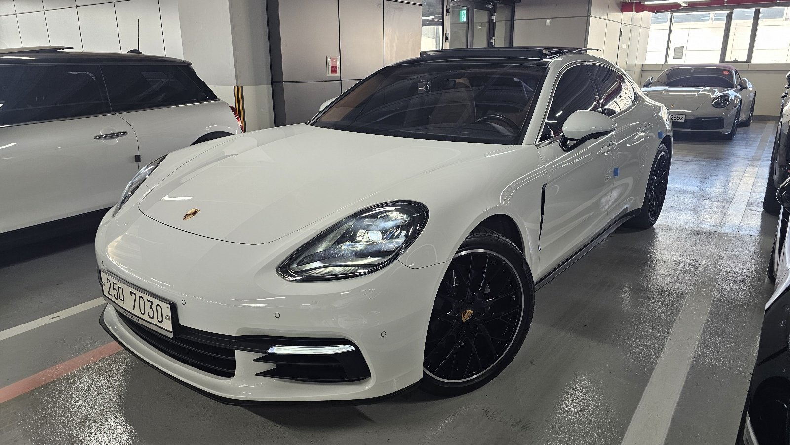 PORSCHE PANAMERA - View 1
