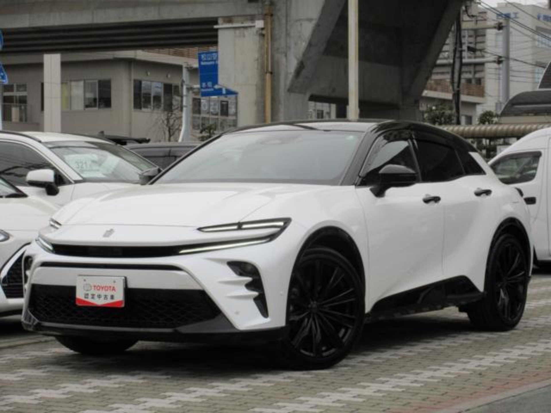 TOYOTA CROWN SPORT - View 1