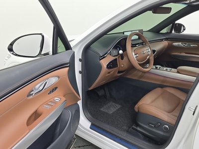 صورة 10 لـ 2022 Genesis GV70