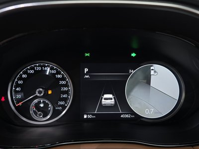 صورة 8 لـ 2022 Genesis GV70