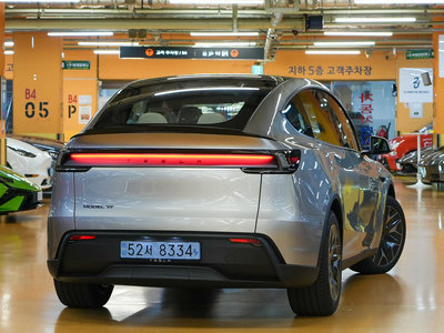 TESLA MODEL Y - 2