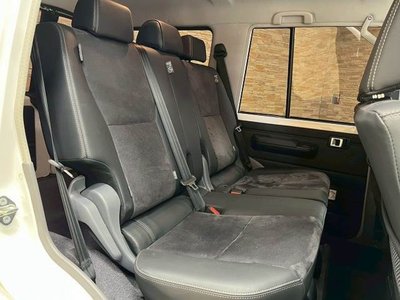 TOYOTA LAND CRUISER 70 - 6