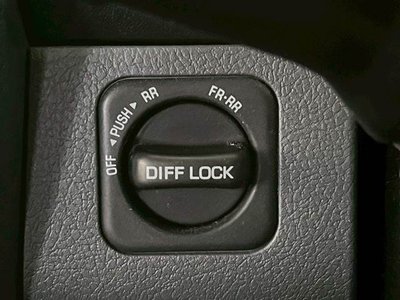 TOYOTA LAND CRUISER 70 - 9