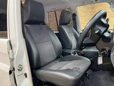 TOYOTA LAND CRUISER 70 - 5