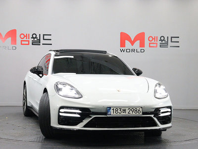 PORSCHE PANAMERA - 4