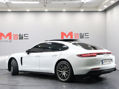 PORSCHE PANAMERA - 3