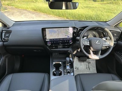 2025 Lexus NX thumbnail 44