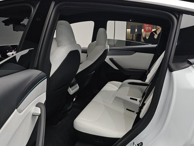 2026 Tesla MODEL Y — миниатюра 18