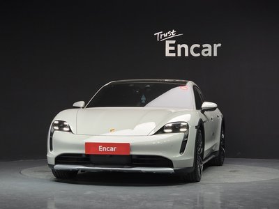 2022 Porsche TAYCAN photo 2