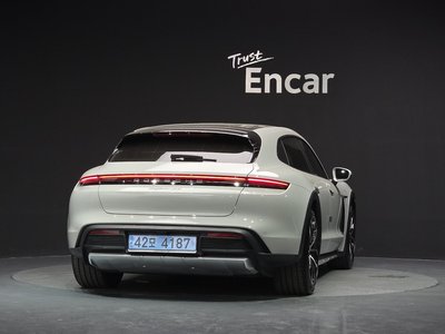 2022 Porsche TAYCAN photo 4
