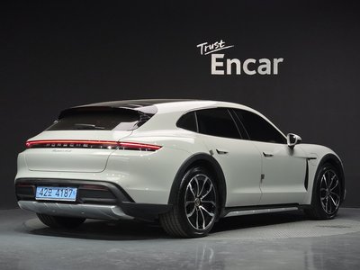 2022 Porsche TAYCAN photo 3