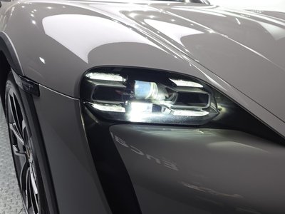 2022 Porsche TAYCAN photo 9