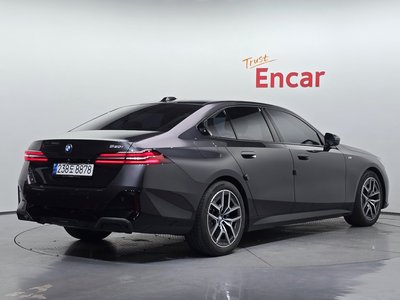 BMW 5 SERIES - 4