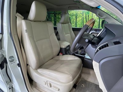 TOYOTA LAND CRUISER PRADO - 8