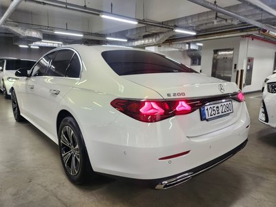 MERCEDES-BENZ E-CLASS - 5