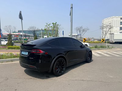 TESLA MODEL X - 4