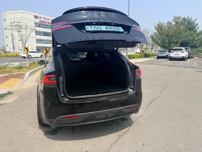 TESLA MODEL X - 9