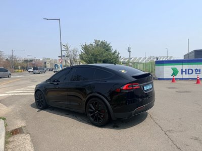 TESLA MODEL X - 7