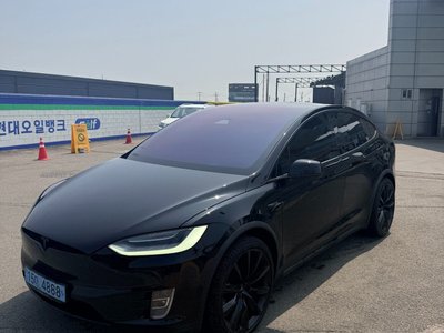TESLA MODEL X - 2