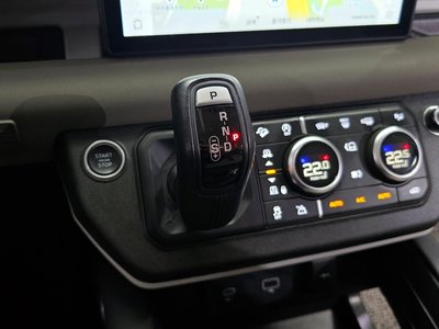 LAND ROVER DEFENDER - 9