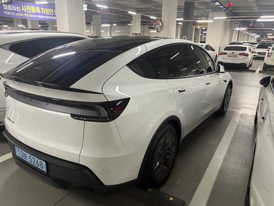TESLA MODEL Y - 3