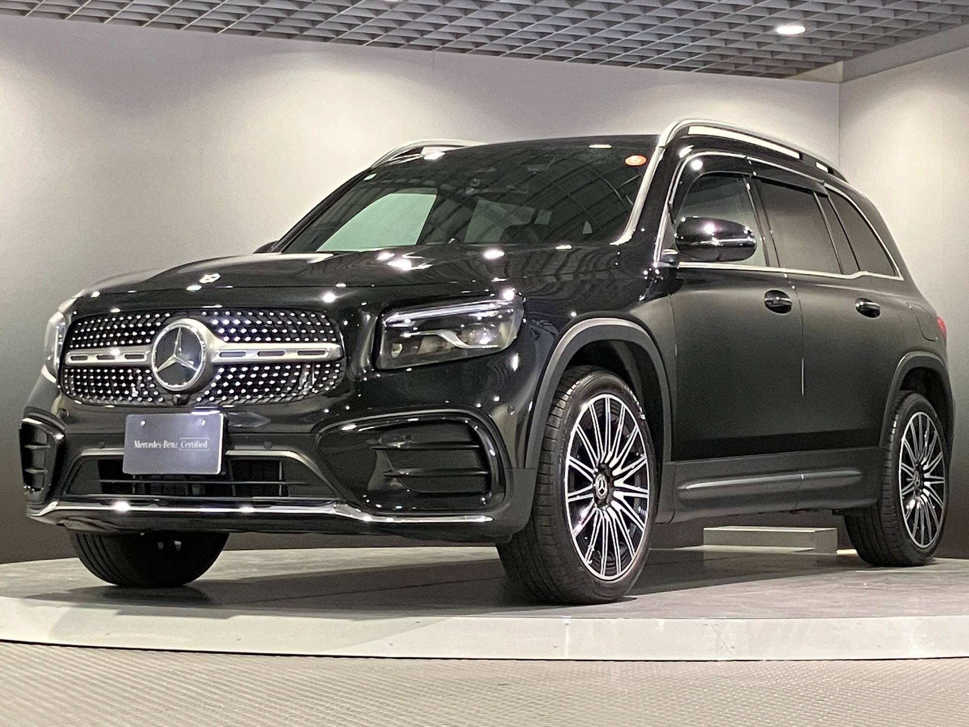 MERCEDES-BENZ GLB - View 1
