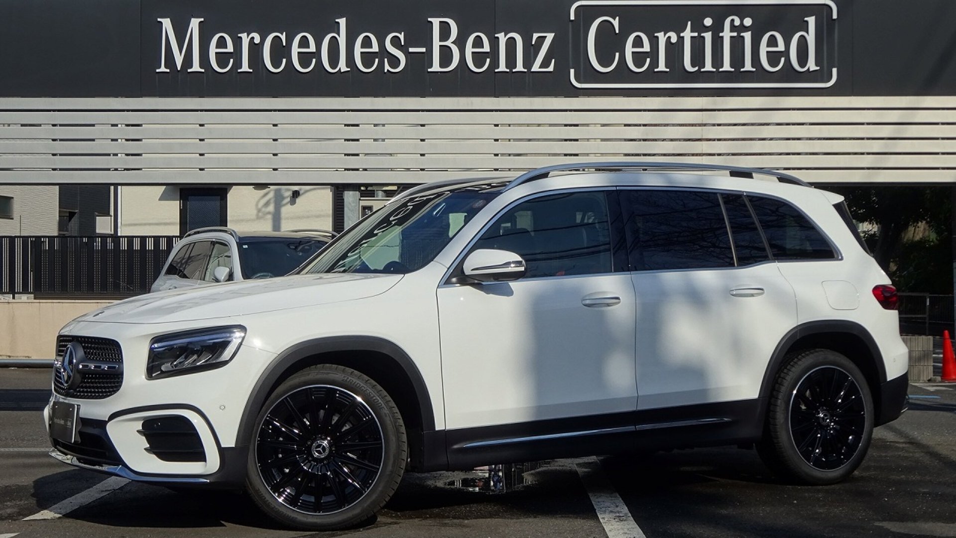 MERCEDES-BENZ GLB - View 1