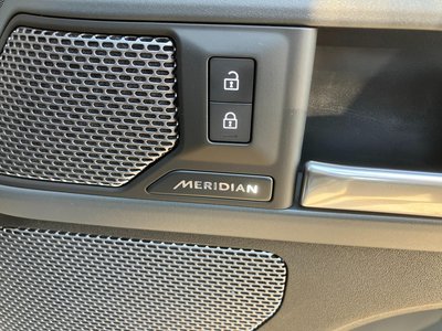 LAND ROVER DEFENDER - 10