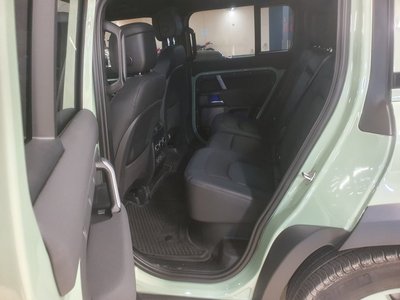 LAND ROVER DEFENDER - 10