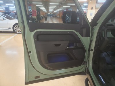 LAND ROVER DEFENDER - 9