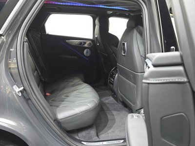 2025 BMW XM 缩略图 18