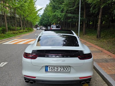 PORSCHE PANAMERA - 3