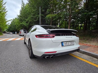 PORSCHE PANAMERA - 4