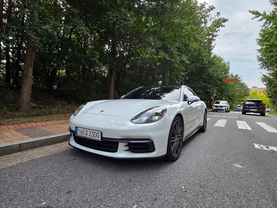 PORSCHE PANAMERA - 1