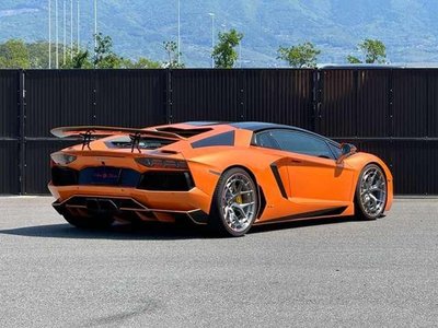 LAMBORGHINI AVENTADOR - 2