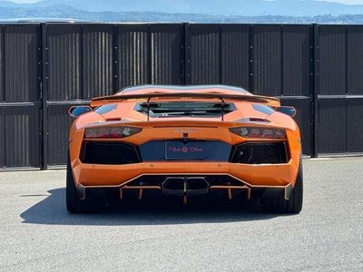 LAMBORGHINI AVENTADOR - 8